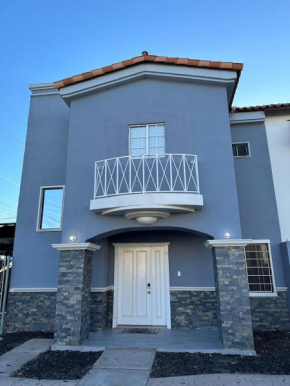 Casa amplia cerca de garita